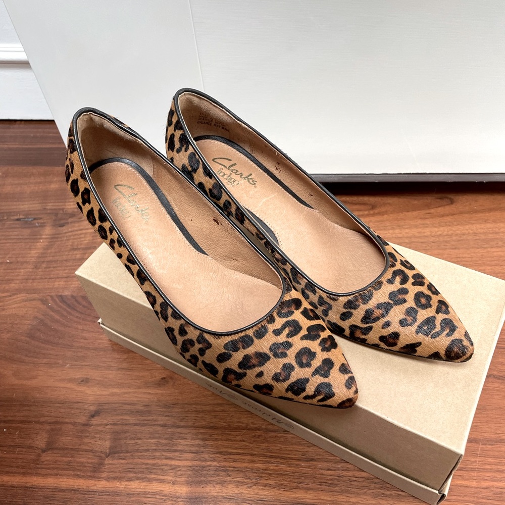 Clarks indigo leopard print heel pump 2 inch